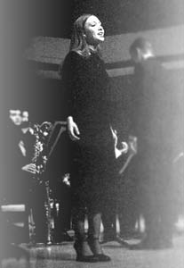 Jana sings in front of the jazz band.
